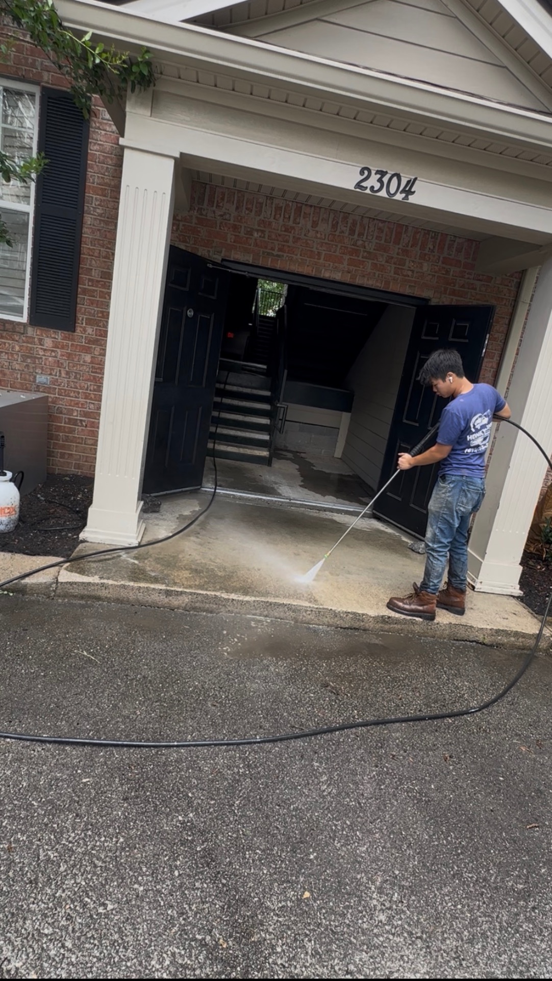 Jack from Honky Tonk Pressure Washing surface cleaning concrete at a condo complex on Elliot Avenue near downtown Nashville, TN