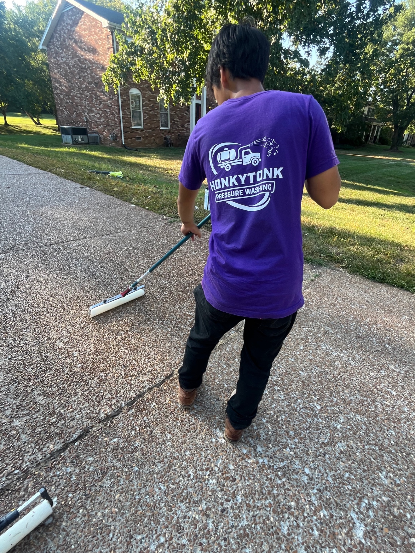 Jack Wehby cleaning a Nashville driveway
